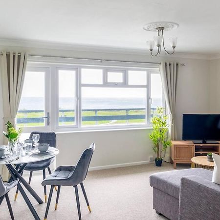 Panoramic Sea View Apartment Sleeps 4-Free Parking 伯恩茅斯 外观 照片