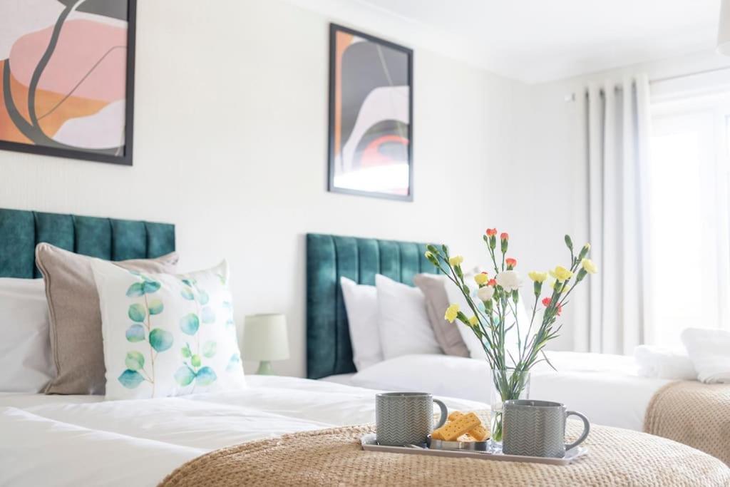 Panoramic Sea View Apartment Sleeps 4-Free Parking 伯恩茅斯 外观 照片